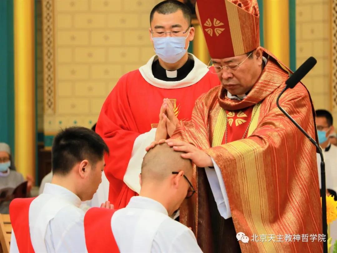 Tổng giáo phận Bắc Kinh có 8 tân linh mục